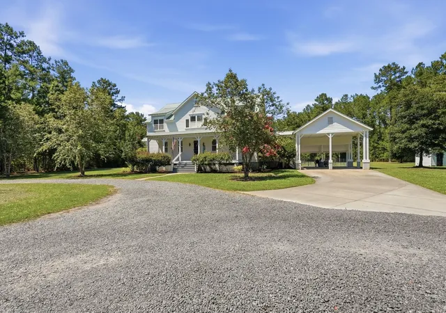 Homes for sale in Huger, SC | 240 Ole Sunshines Trl, Huger, SC 29450 | MLS# 26019309