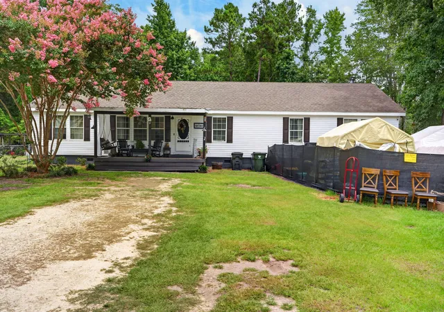 Homes for sale in Summerville, SC | 146 Glen St, Summerville, SC 29483 | MLS# 26018715