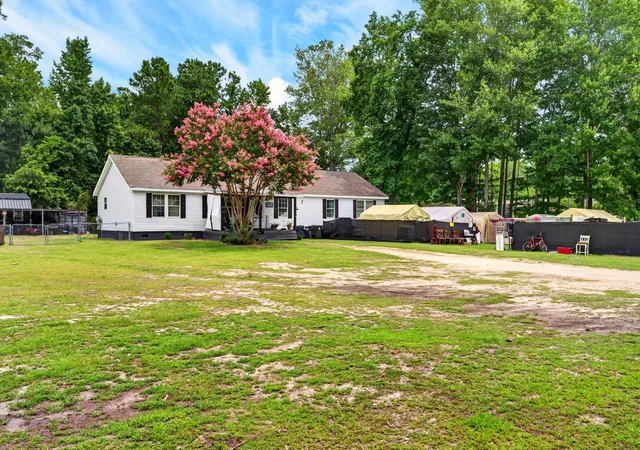Homes for sale in Summerville, SC | 146 Glen St, Summerville, SC 29483 | MLS# 26018715