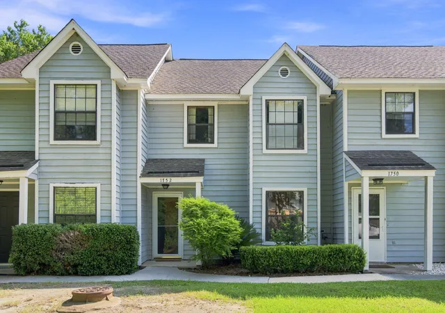 Townhouse for sale at 1752 Deer Path Dr, Mount Pleasant, SC 29464 | MLS# 26024285