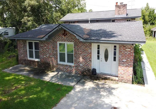 Photo 1 of Single family home for sale at 114 Berkeley Cir, Summerville, SC 29483 | MLS# 23000210 | Listing updated on 2025-04-24