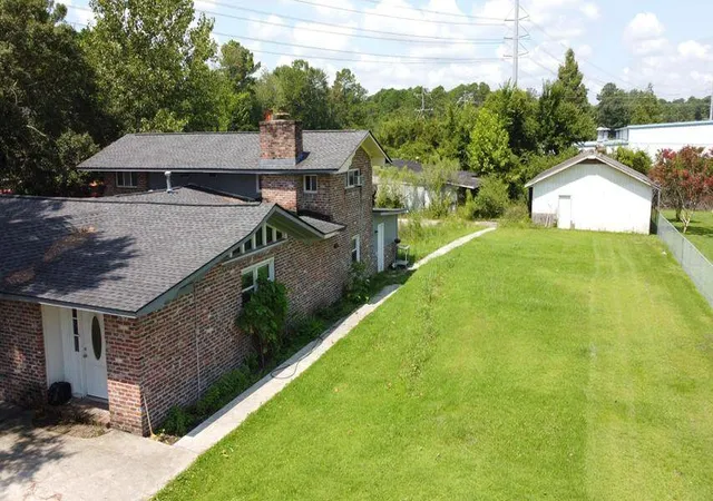 Photo 4 of Single family home for sale at 114 Berkeley Cir, Summerville, SC 29483 | MLS# 23000210 | Listing updated on 2025-04-24