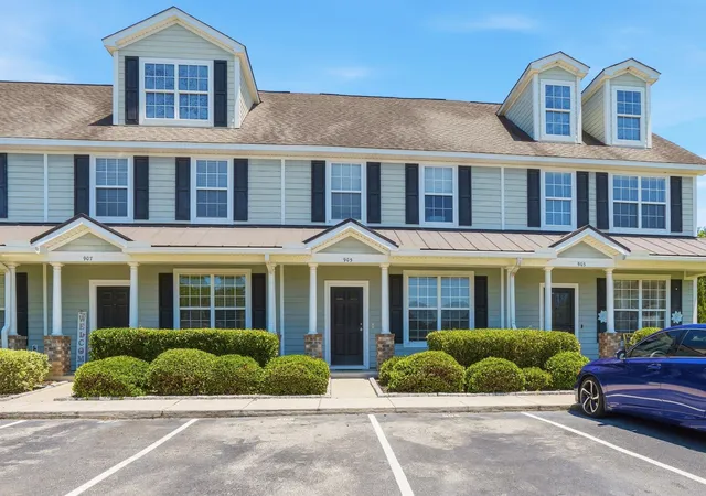 Photo 2 of Townhouse for sale at 905 Hemingway Cir, Summerville, SC 29483 | MLS# 26016746 | Listing updated on 2026-08-12