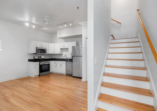 Listing Photo 5 - Condo for sale in building located at 348 King St, Charleston, SC 29401 - Unit #Apt I