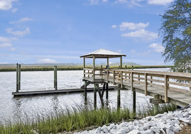 Homes for sale in Green Pond, SC | 53 Hannahan Ln, Green Pond, SC 29446 | MLS# 26015461