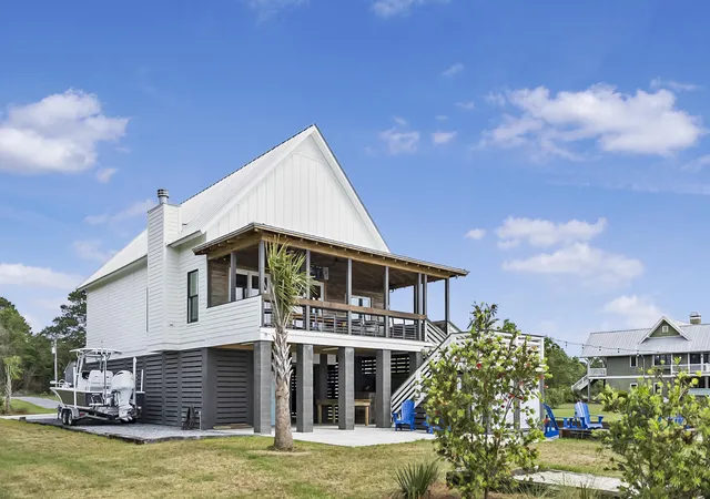 Homes for sale in Green Pond, SC | 53 Hannahan Ln, Green Pond, SC 29446 | MLS# 26015461