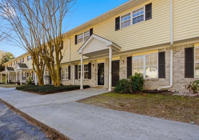 Photo 1 of Townhouse for sale at 507 Stinson Dr #8D, Charleston, SC 29407 | MLS# 26020101 | Listing updated on 2026-08-04