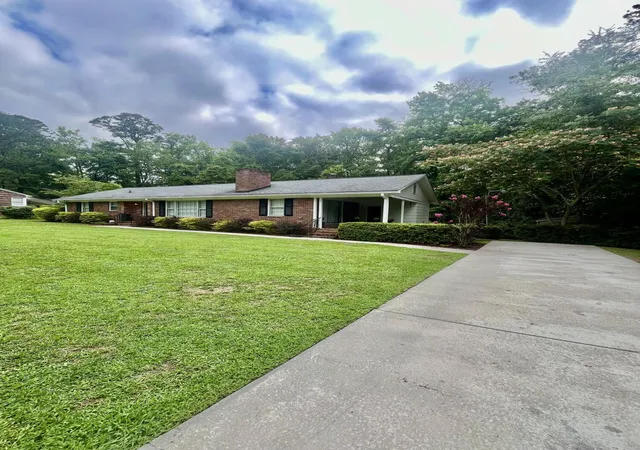 Homes for sale in Walterboro, SC | 115 Woodlawn St, Walterboro, SC 29488 | MLS# 26015596