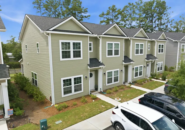 Photo 3 of Townhouse for sale at 201 Twin Rivers Dr, Charleston, SC 29492 | MLS# 26022632 | Listing updated on 2026-08-25