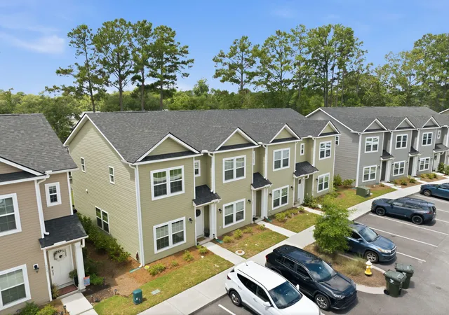Photo 3 of Townhouse for sale at 201 Twin Rivers Dr, Charleston, SC 29492 | MLS# 26022632 | Listing updated on 2026-08-25