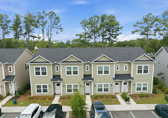Photo 4 of Townhouse for sale at 201 Twin Rivers Dr, Charleston, SC 29492 | MLS# 26022632 | Listing updated on 2026-08-25