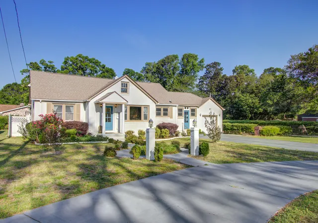 Homes for sale in North Charleston, SC | 4881 Victoria Ave, North Charleston, SC 29405 | MLS# 26010289