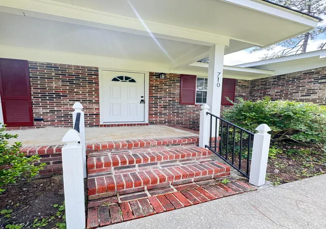 Photo 4 of Single family home for sale at 710 Gadsden Loop, Walterboro, SC 29488 | MLS# 25015056 | Listing updated on 2026-09-04