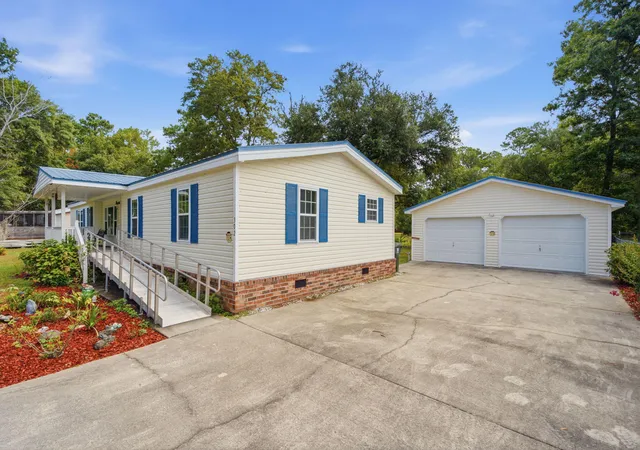 Photo 3 of Manufactured home for sale at 302 Butter Rd, Bonneau, SC 29431 | MLS# 26021289 | Listing updated on 2026-08-11