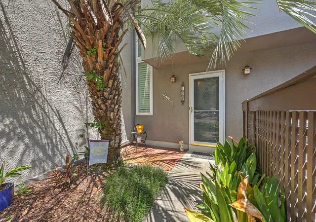 Photo 3 of Townhouse for sale at 106 Ventura Pl, Mount Pleasant, SC 29464 | MLS# 26023640 | Listing updated on 2026-08-20
