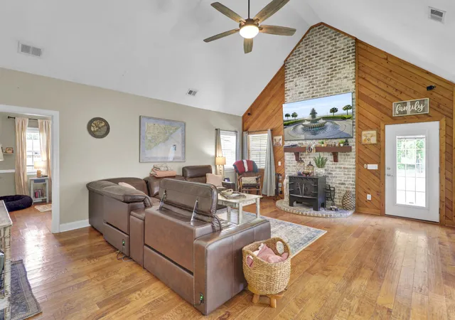 Photo 3 of Single family home for sale at 135 Gilleys Ct, Summerville, SC 29483 | MLS# 26020082 | Listing updated on 2026-09-19