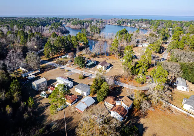 Homes for sale in Eutawville, SC | 381 Fountain Lake Dr, Eutawville, SC 29048 | MLS# 26017720