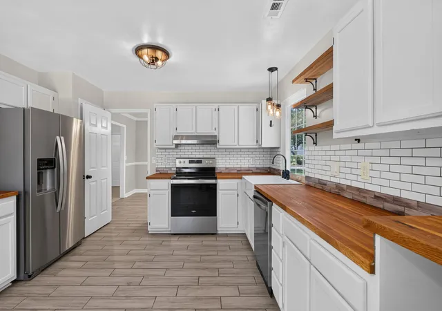 Photo 4 of Single family home for sale at 4716 Landerwood Ct, North Charleston, SC 29420 | MLS# 26023876 | Listing updated on 2026-10-05