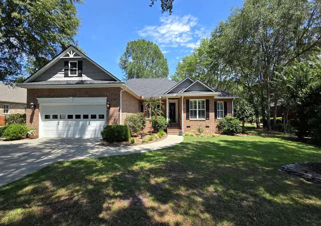 Photo 1 of Single family home for sale at 6 Lake Arbu Dr, Manning, SC 29102 | MLS# 26023125 | Listing updated on 2026-08-24