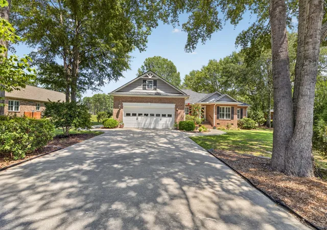 Photo 2 of Single family home for sale at 6 Lake Arbu Dr, Manning, SC 29102 | MLS# 26023125 | Listing updated on 2026-08-24