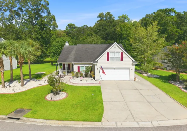 Photo 2 of Single family home for sale at 107 Oak Bluff Rd, Summerville, SC 29485 | MLS# 26024078 | Listing updated on 2026-08-25