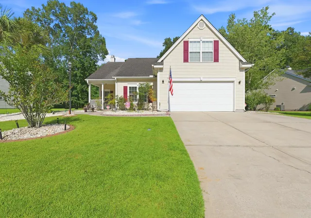 Photo 3 of Single family home for sale at 107 Oak Bluff Rd, Summerville, SC 29485 | MLS# 26024078 | Listing updated on 2026-08-25