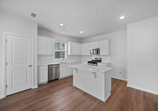 Photo 4 of Single family home for sale at 837 Meadowbrook Ln, Summerville, SC 29486 | MLS# 26024580 | Listing updated on 2026-08-31