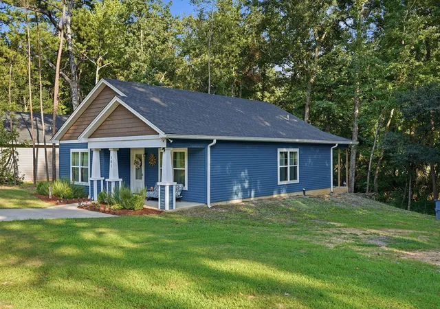 Photo 3 of Single family home for sale at 301 Country Club Rd, Saint Matthews, SC 29135 | MLS# 26024288 | Listing updated on 2026-08-31