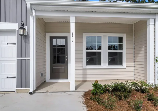 Photo 3 of Townhouse for sale at 1050 Dusk Dr, Summerville, SC 29486 | MLS# 26023304 | Listing updated on 2026-08-17