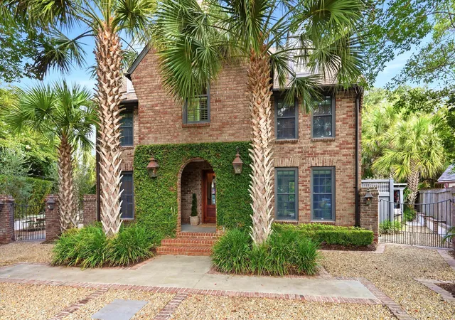 Photo 2 of Single family home for sale at 928 Richter Wy, Mount Pleasant, SC 29464 | MLS# 26024361 | Listing updated on 2026-09-10