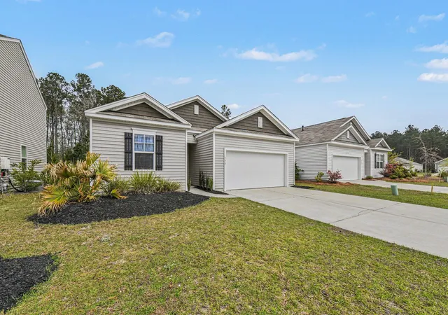 Photo 3 of Single family home for sale at 198 Greenwich Dr, Summerville, SC 29486 | MLS# 26018314 | Listing updated on 2026-09-16