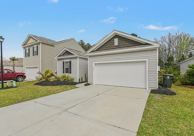 Photo 3 of Single family home for sale at 198 Greenwich Dr, Summerville, SC 29486 | MLS# 26018314 | Listing updated on 2026-09-16