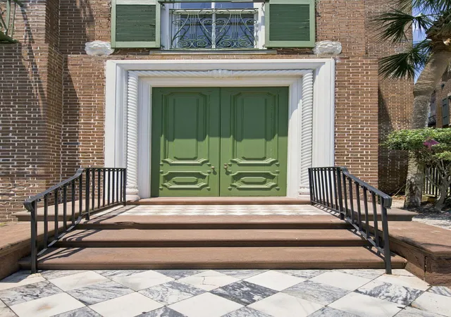Photo 3 of Single family home for sale at 9 E Battery, Charleston, SC 29401 | MLS# 26022994 | Listing updated on 2026-08-14