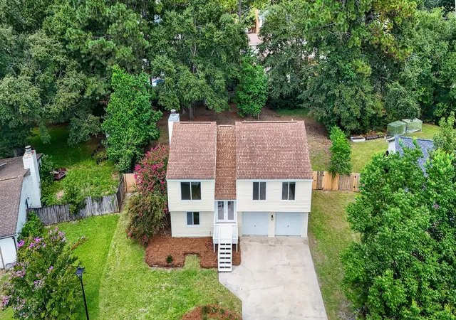 Photo 3 of Single family home for sale at 104 Foxfire Ct, Summerville, SC 29486 | MLS# 26023803 | Listing updated on 2026-10-08