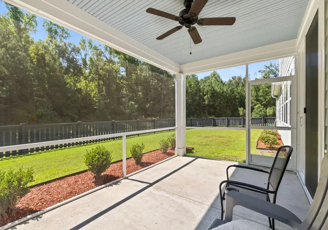 Photo 4 of Single family home for sale at 526 Oak View Way, Summerville, SC 29483 | MLS# 26021022 | Listing updated on 2026-09-08
