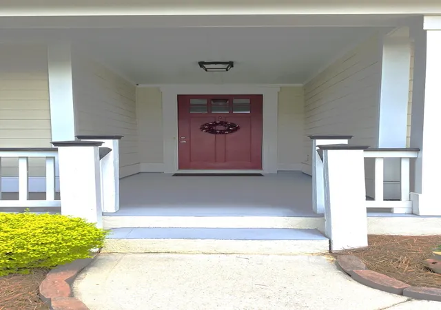 Photo 2 of Single family home for sale at 300 Kilarney Rd, Summerville, SC 29483 | MLS# 26020712 | Listing updated on 2026-09-15