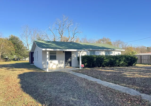 Homes for sale in Manning, SC | 1137 M W Rickenbaker Rd, Manning, SC 29102 | MLS# 26018788