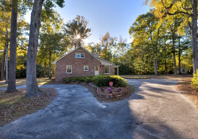 Photo 5 of Single family home for sale at 623 Pickwood Dr, Manning, SC 29102 | MLS# 26009168 | Listing updated on 2026-05-04