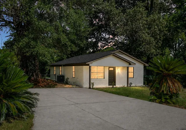 Photo 1 of Single family home for sale at 2052 Vestry Dr, Charleston, SC 29414 | MLS# 26022400 | Listing updated on 2026-09-16