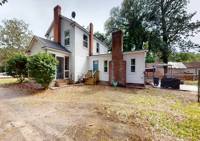 Homes for sale in Walterboro, SC | 408 Thompson St, Walterboro, SC 29488 | MLS# 26018698