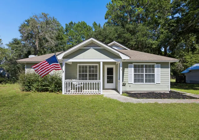 Photo 1 of Single family home for sale at 16 Robin Way, Beaufort, SC 29907 | MLS# 26020939 | Listing updated on 2026-09-16