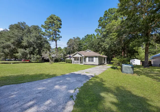 Photo 3 of Single family home for sale at 16 Robin Way, Beaufort, SC 29907 | MLS# 26020939 | Listing updated on 2026-09-16