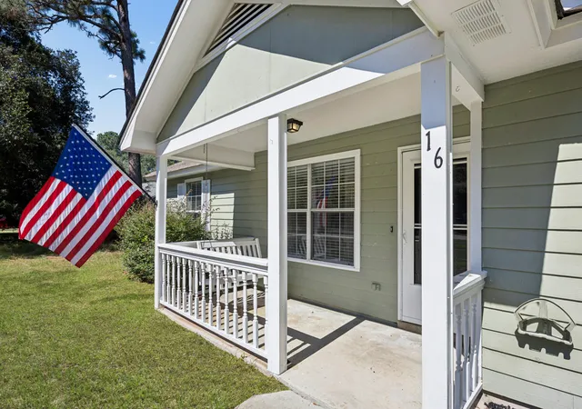 Photo 4 of Single family home for sale at 16 Robin Way, Beaufort, SC 29907 | MLS# 26020939 | Listing updated on 2026-09-16