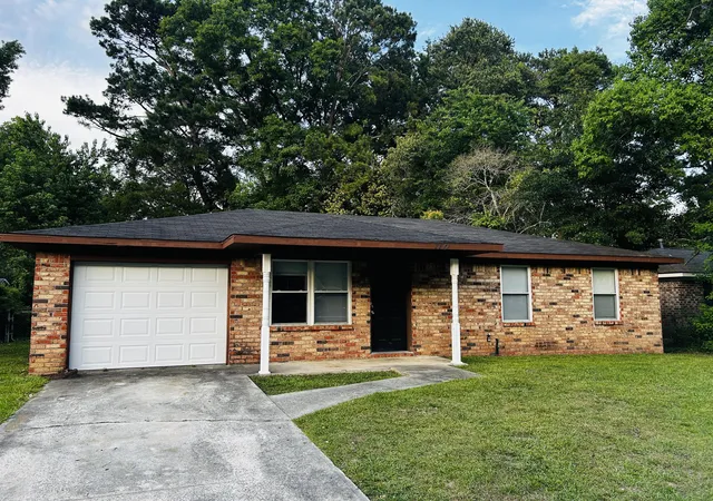 Photo 1 of Single family home for sale at 110 Bee St, Summerville, SC 29483 | MLS# 26016698 | Listing updated on 2026-09-12