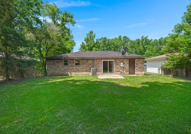 Photo 2 of Single family home for sale at 110 Bee St, Summerville, SC 29483 | MLS# 26016698 | Listing updated on 2026-09-12