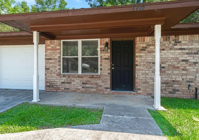 Photo 4 of Single family home for sale at 110 Bee St, Summerville, SC 29483 | MLS# 26016698 | Listing updated on 2026-09-12