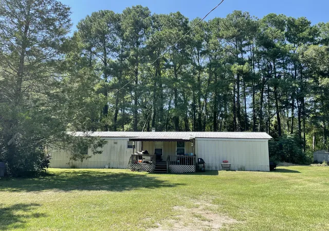 Photo 1 of Manufactured home for sale at 200 Sings Ln, Holly Hill, SC 29059 | MLS# 26023126 | Listing updated on 2026-09-15