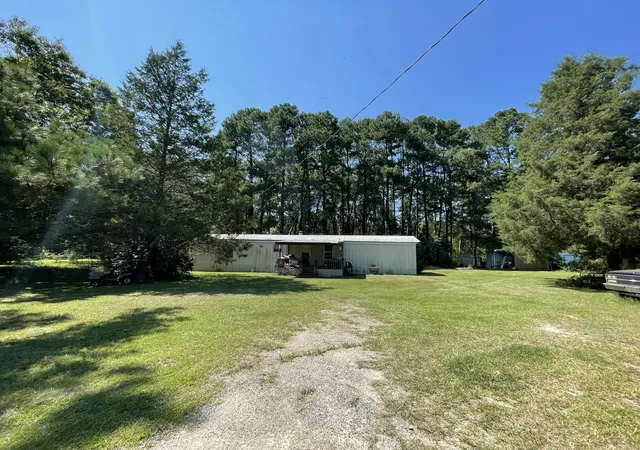 Photo 2 of Manufactured home for sale at 200 Sings Ln, Holly Hill, SC 29059 | MLS# 26023126 | Listing updated on 2026-09-15