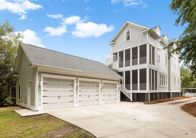 Photo 3 of Single family home for sale at 882 Tupelo Bay Dr, Mount Pleasant, SC 29464 | MLS# 26013374 | Listing updated on 2026-09-18