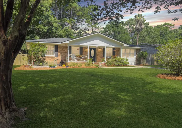 Homes for sale in Summerville, SC | 212 Forest Cir, Summerville, SC 29483 | MLS# 26019008